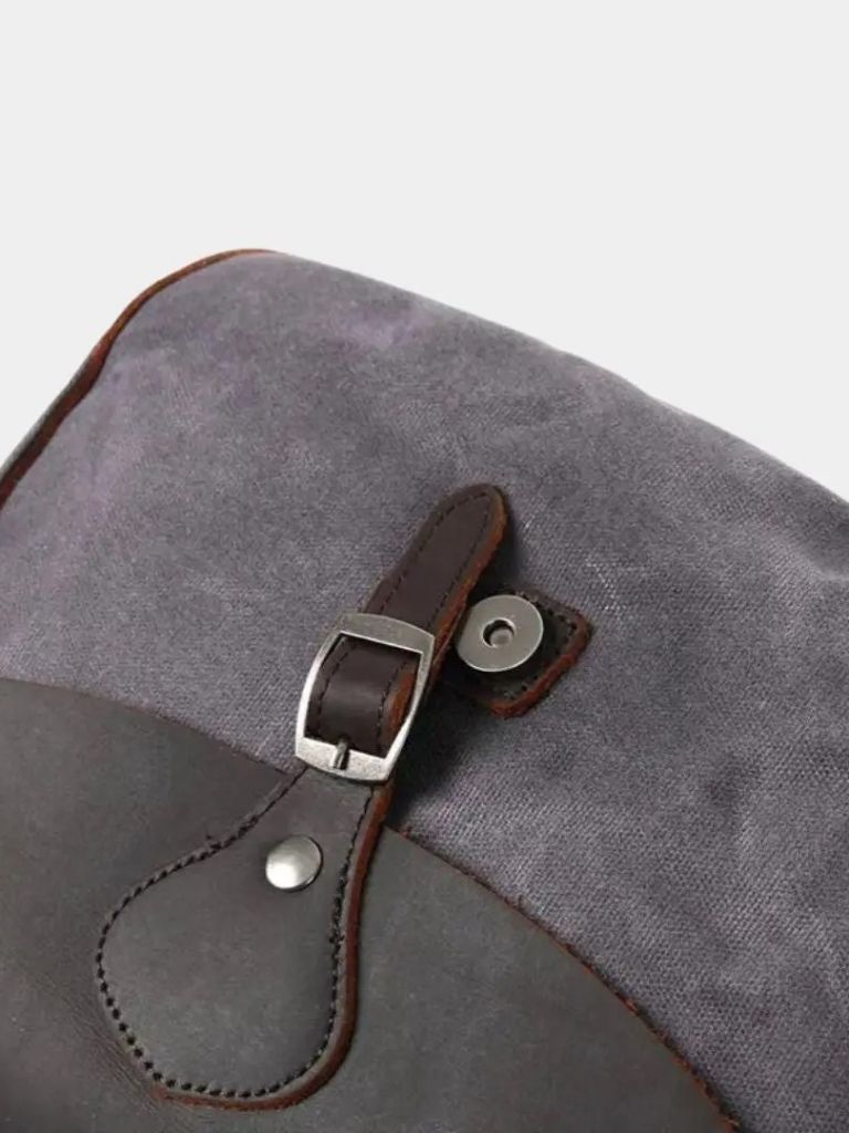 Windsor Messenger Shoulder Bag | Savile & Co.